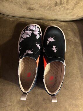 UIN Crane In Dark Toledo I Women Shoes - NWOT - 8.5